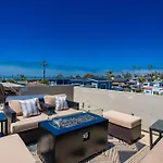Surfside Charmer One Block To Beach
