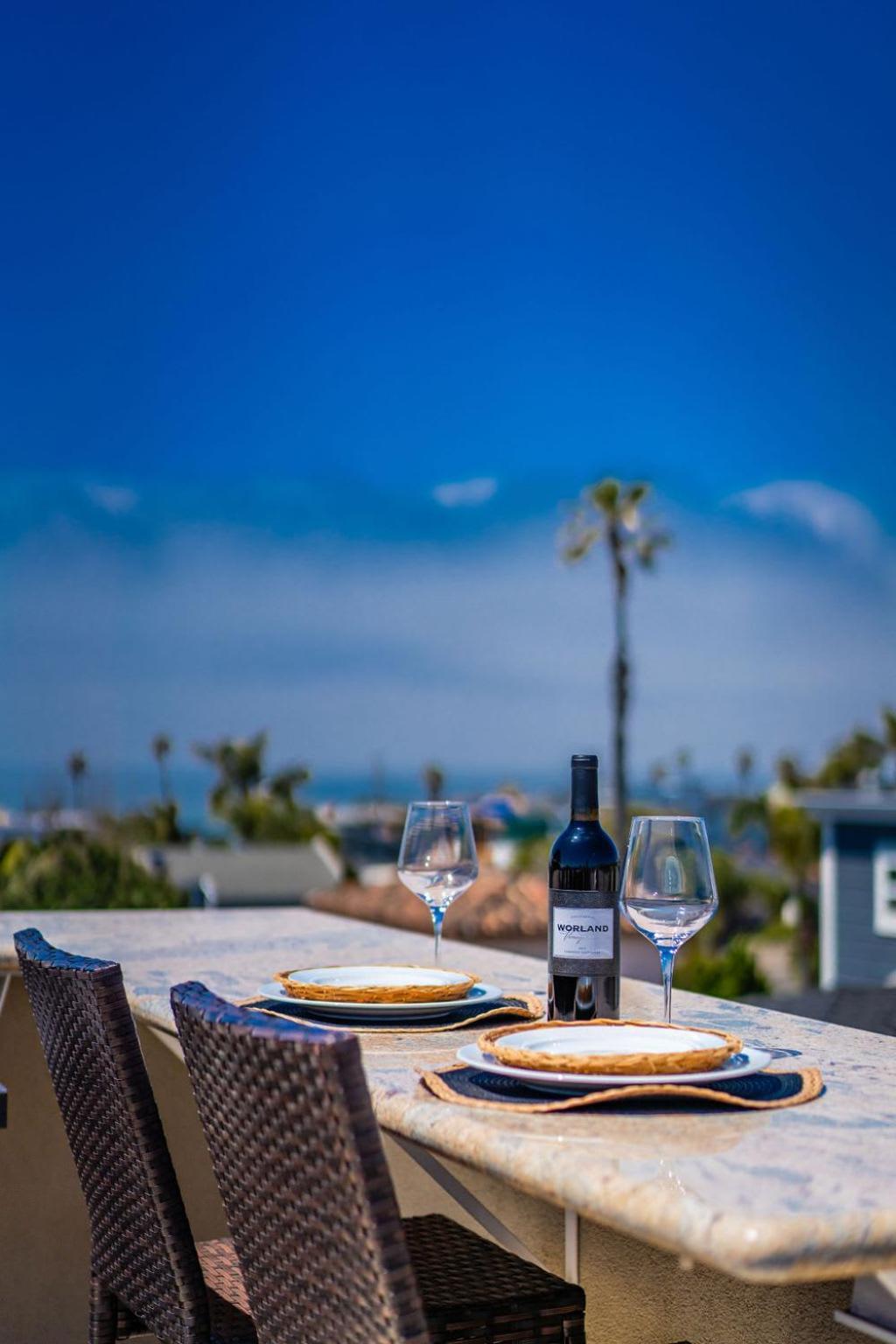 Surfside Charmer One Block To San Diego