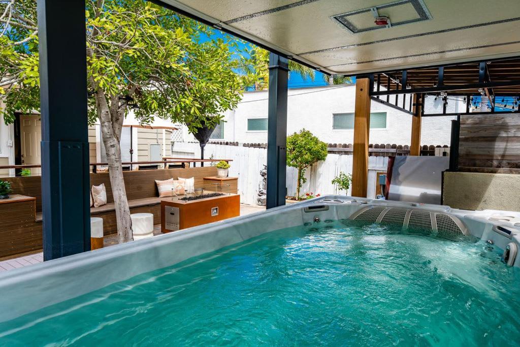 Surfside Charmer One Block To Holiday home San Diego