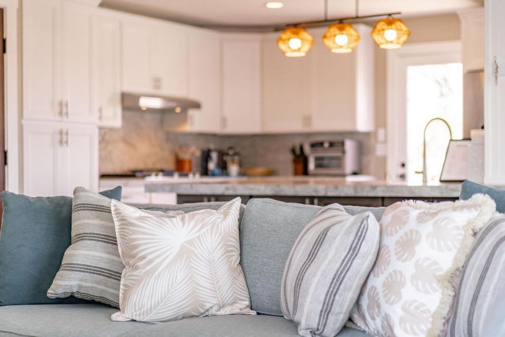 Surfside Charmer One Block To Holiday home *