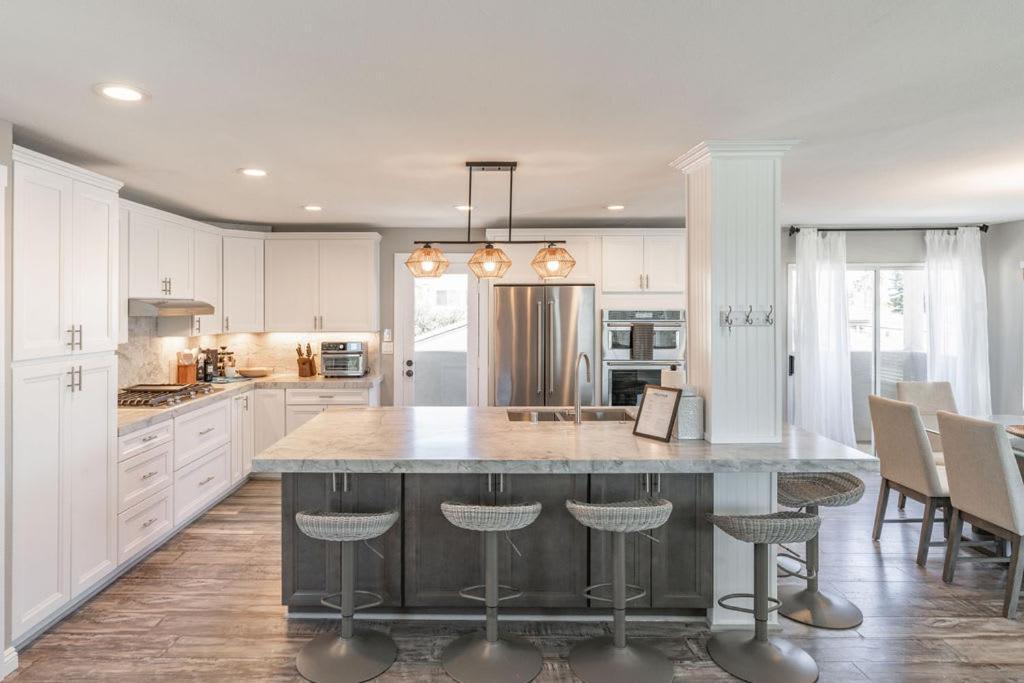 Surfside Charmer One Block To Holiday home *