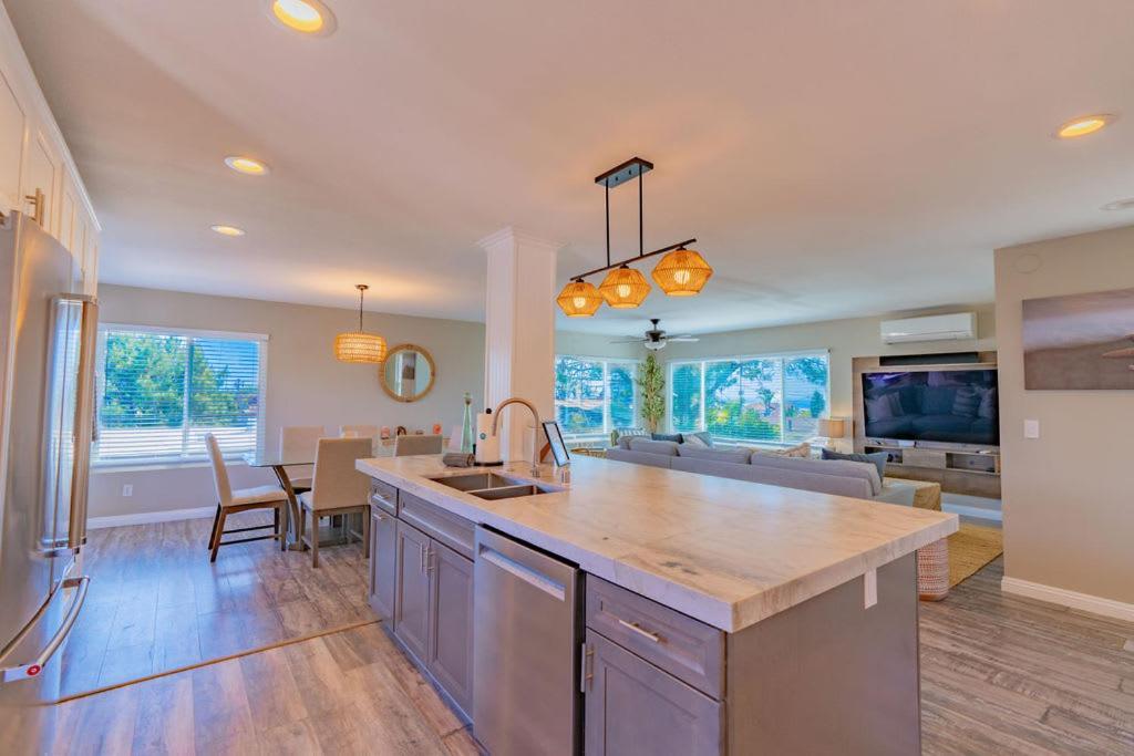 Surfside Charmer One Block To San Diego