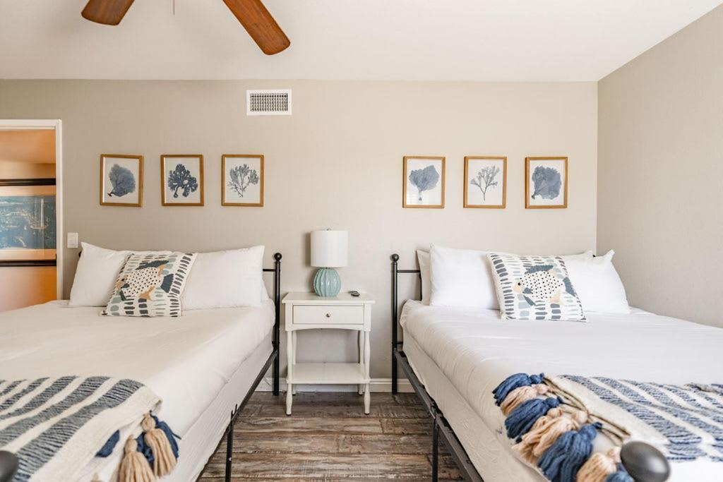 Surfside Charmer One Block To Holiday home San Diego