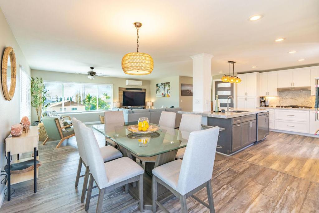 Surfside Charmer One Block To San Diego